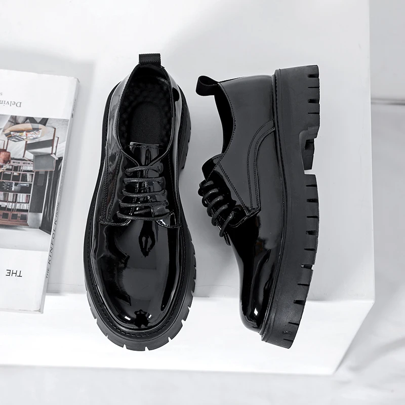Exploring the Allure of Black Designer Shoes插图3